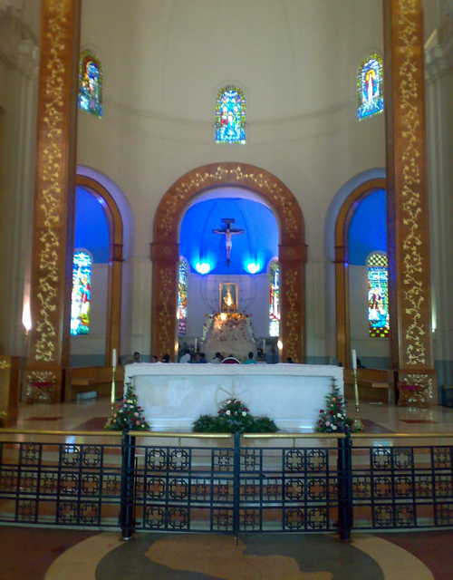 IMÁGENES DEL SANTUARIO DE LA VIRGEN DE CAACUPÉ (FOTOGRAFÍAS DEL PORTALGUARANI.COM)